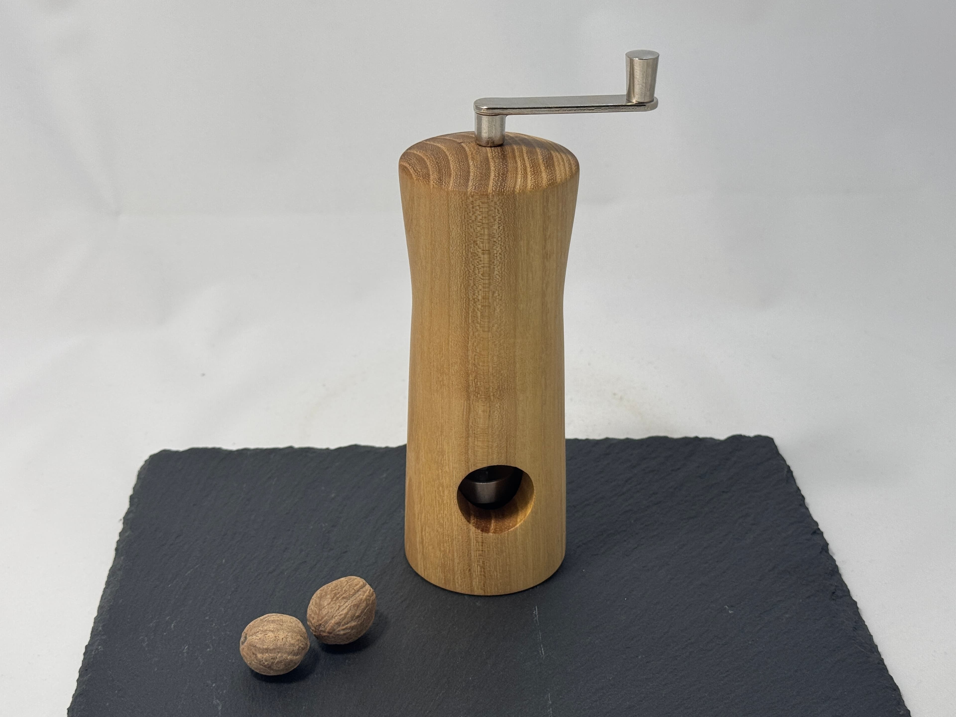 Muskatnussmühle aus Akazienholz