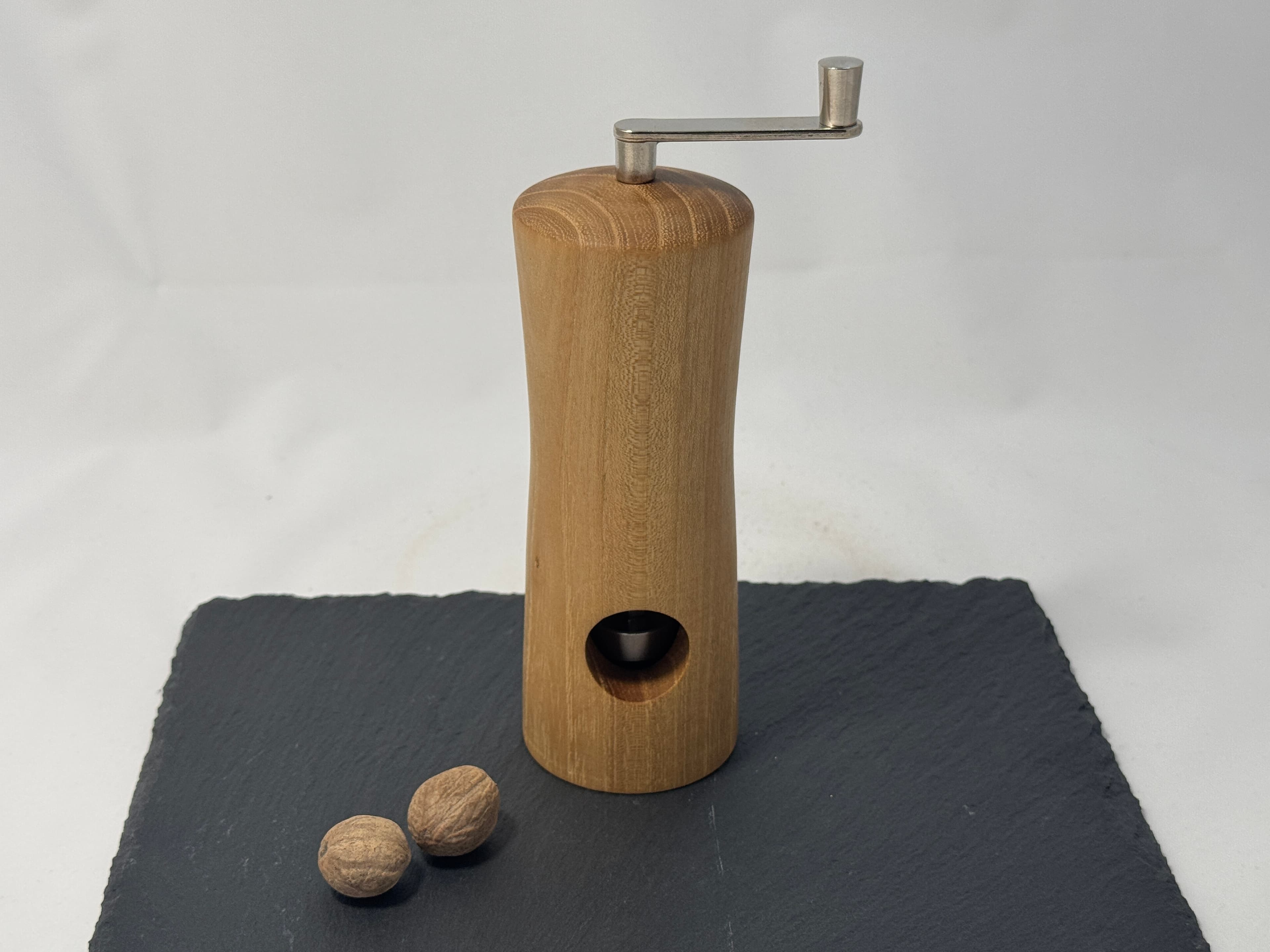 Muskatnussmühle aus Akazienholz
