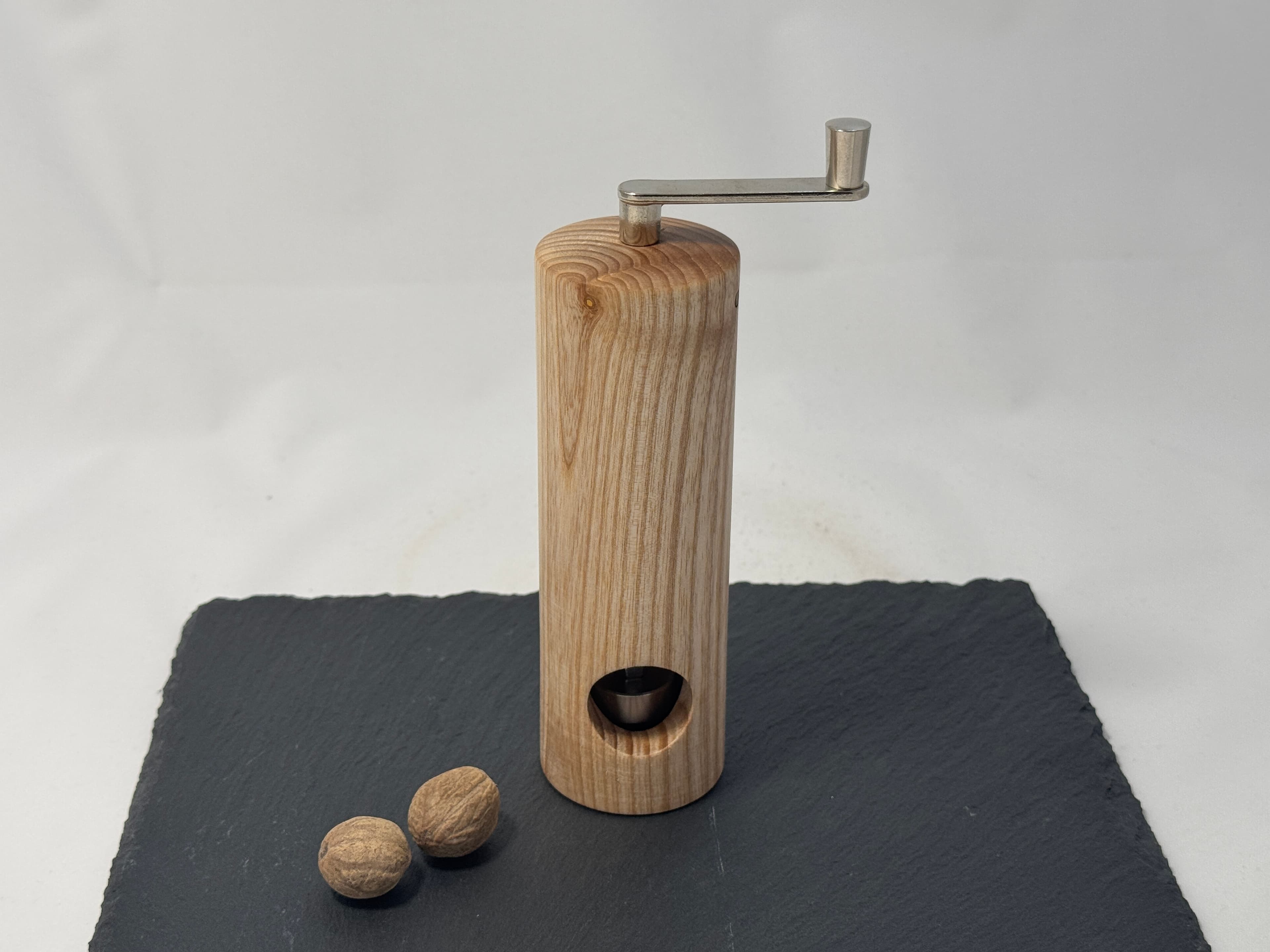 Muskatnussmühle aus Eschenholz