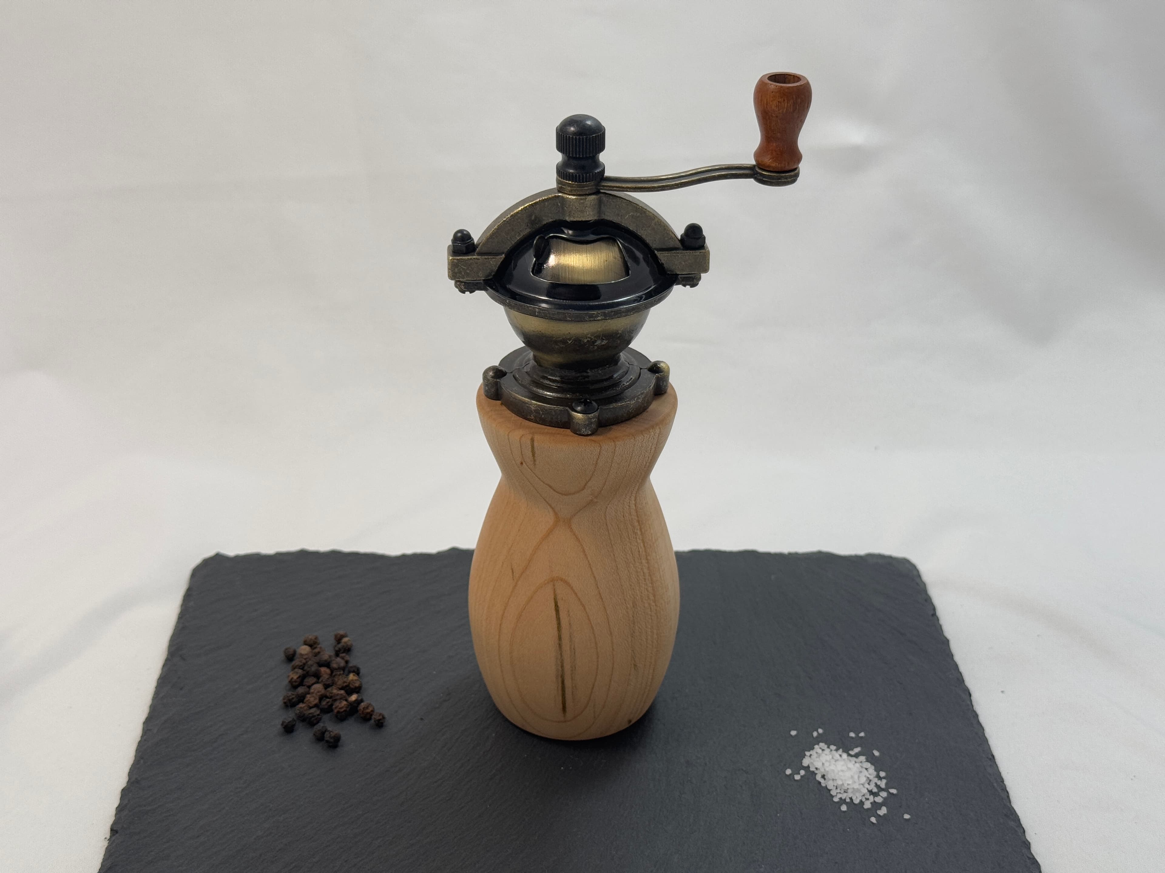 Pfeffer-/Salzmühle aus Schwarzerlenholz