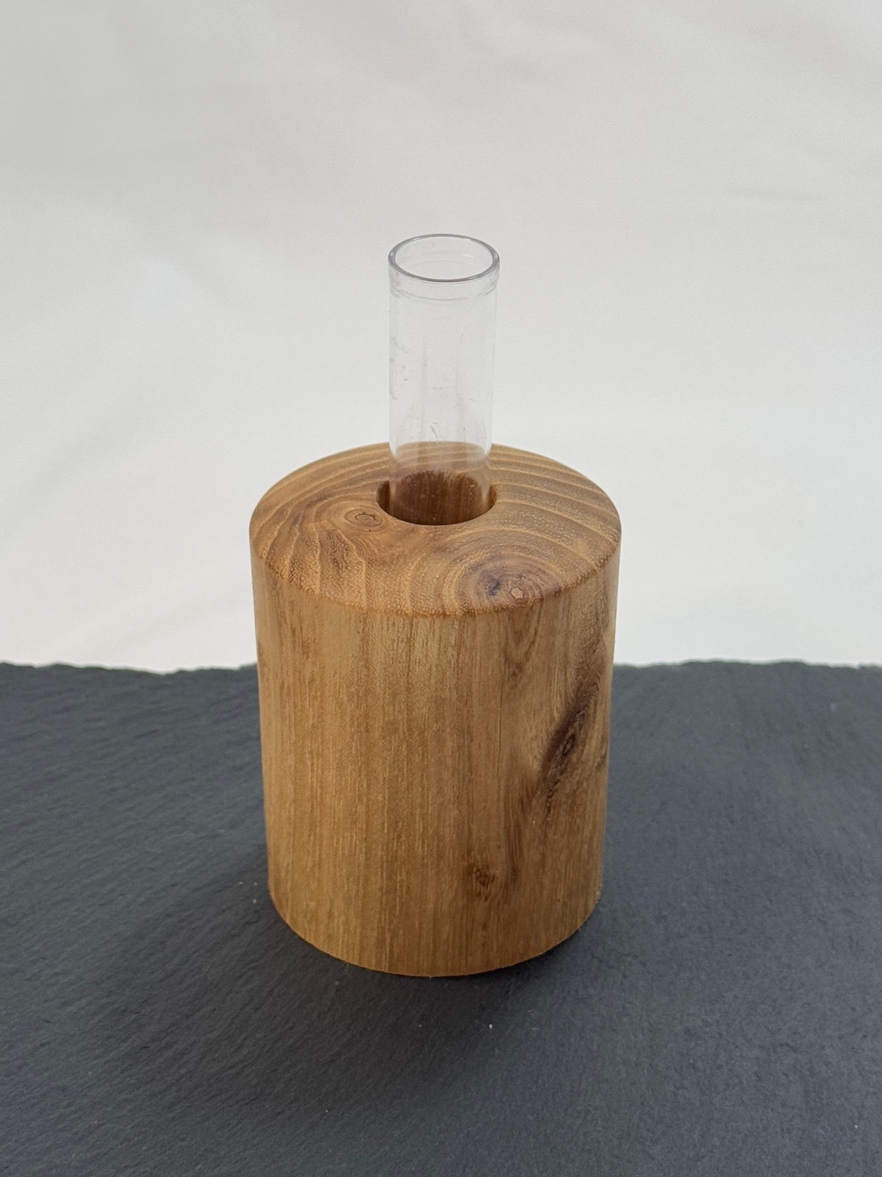 Vase aus Akazienholz
